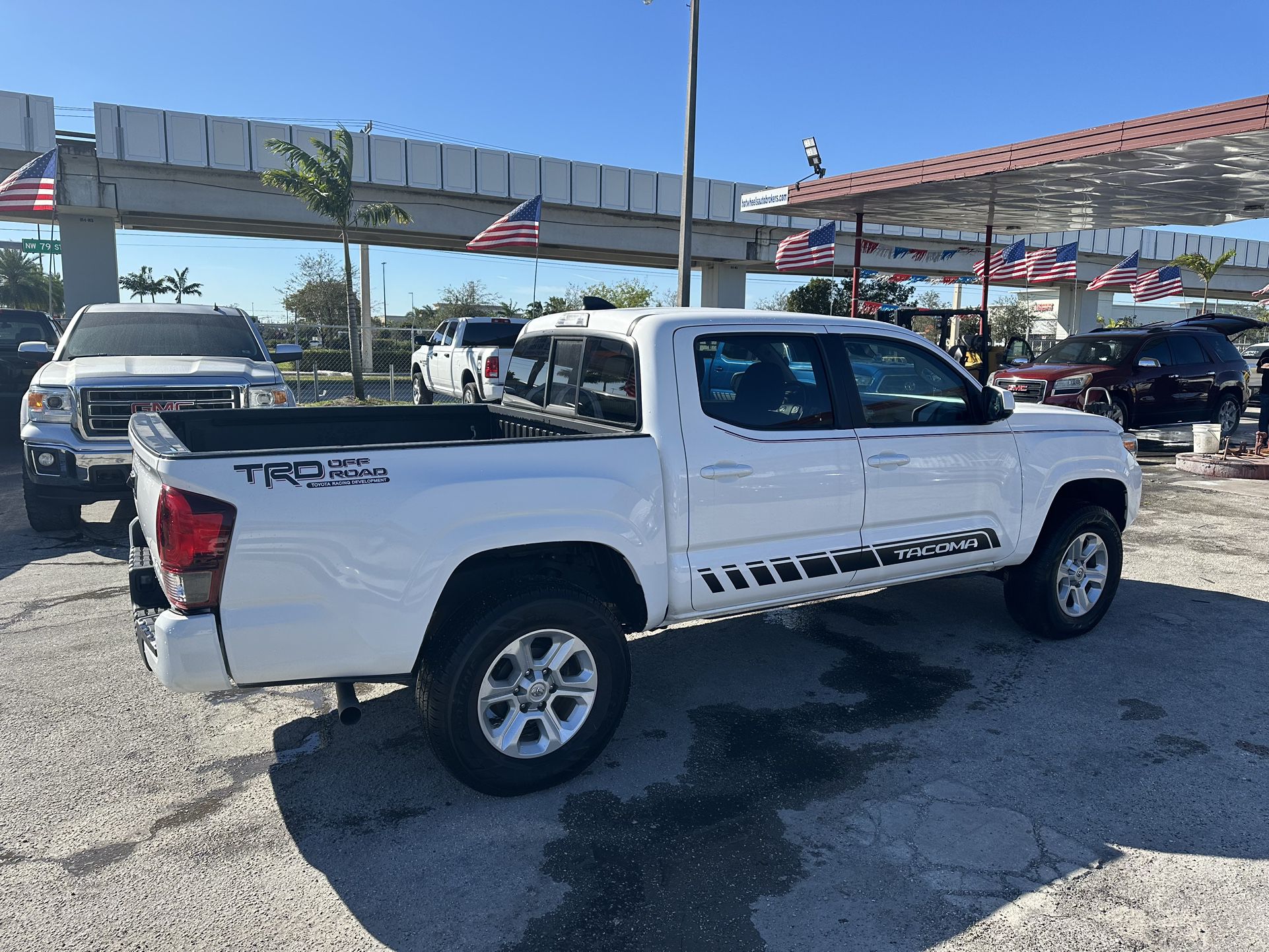 used toyoa tacoma 2022 - front view 3